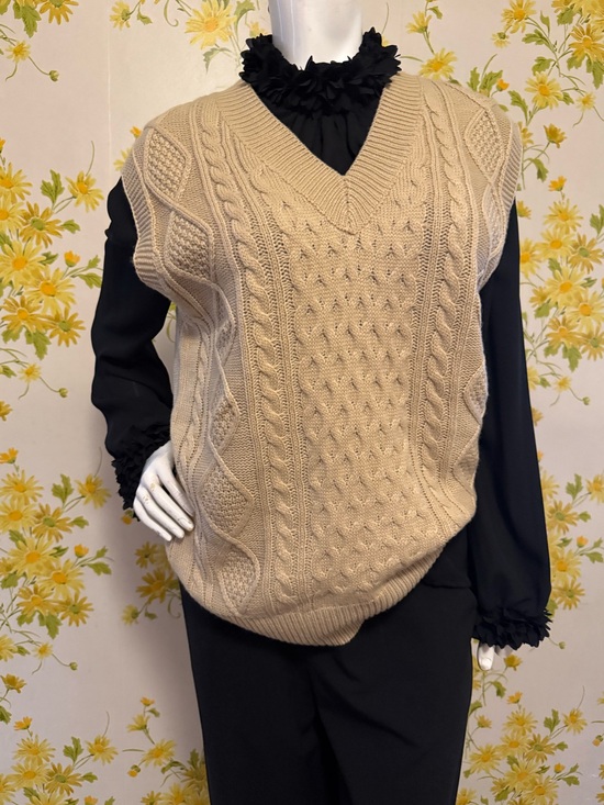 SHEIN Sweaters - V neck long line knitted vest size M
